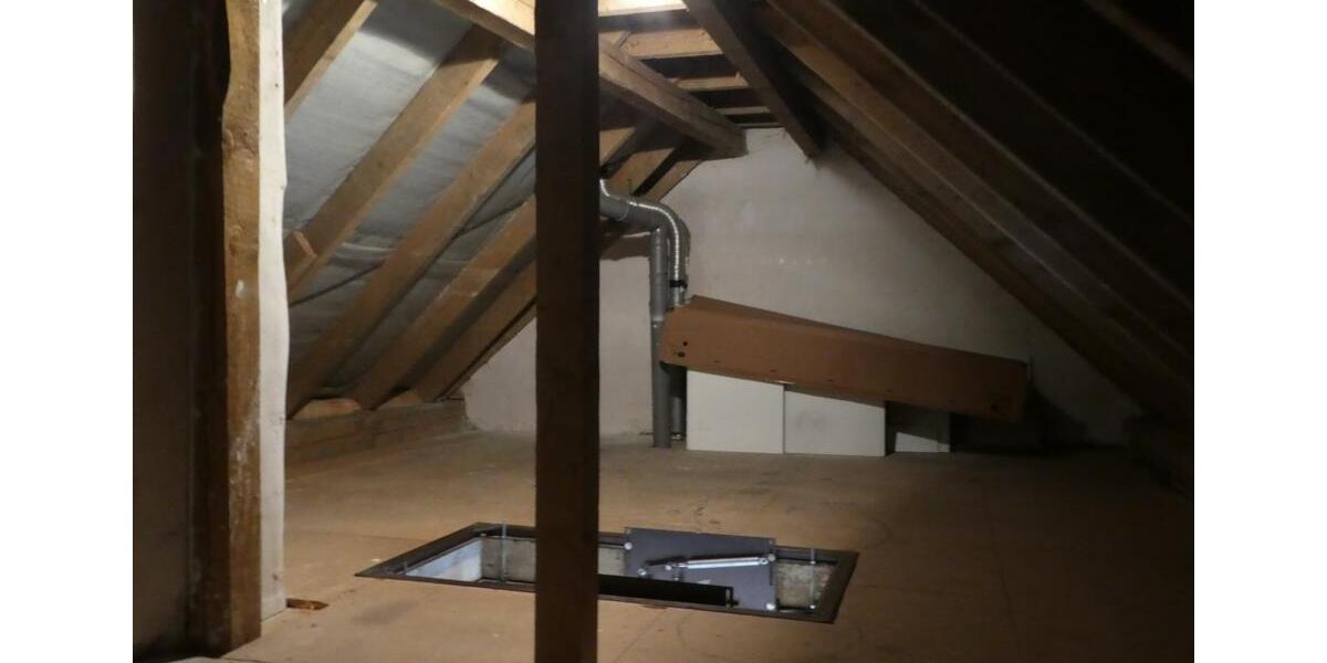 Dachgeschoßwohnung Bonn Poppelsdorf - 3.5 Zimmer, 77 m&sup2;, 850&euro; | Angebot:25991585