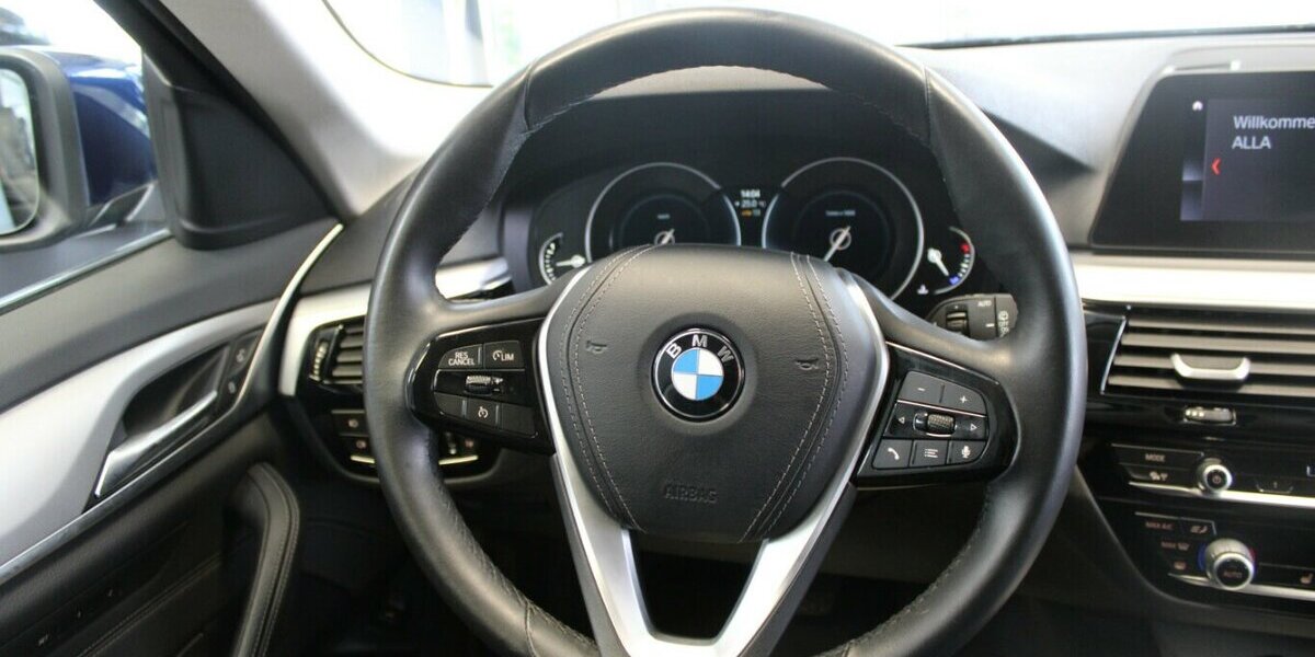 BMW 530 530i xDrive Touring - Leder - Navi - Head up - 85.830 km 27.980 &euro; Euskirchen 53881