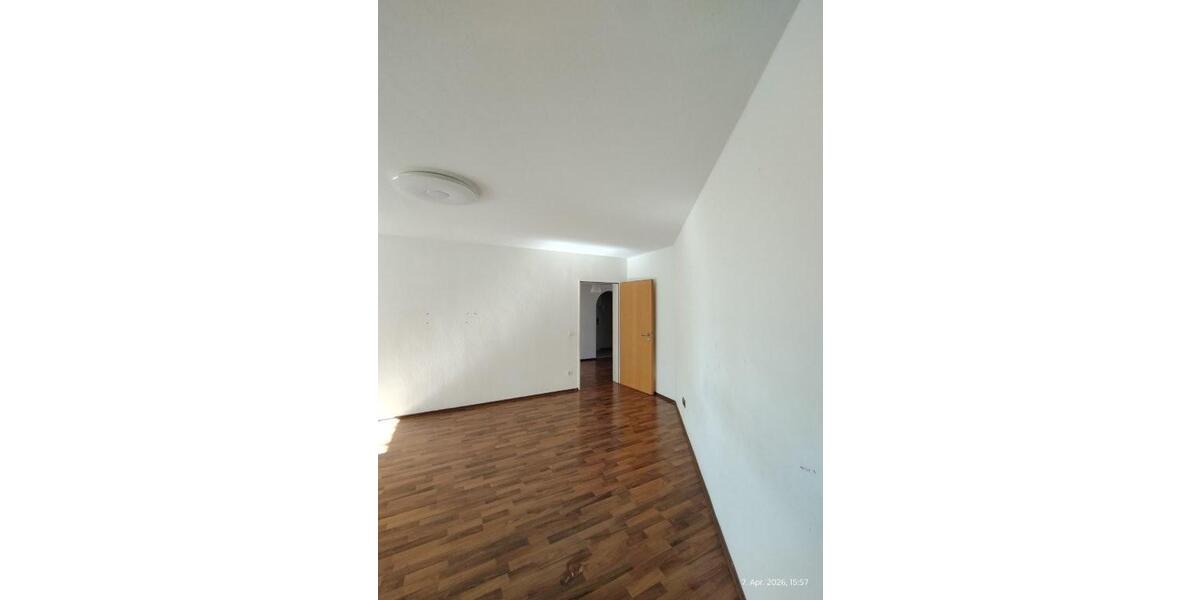 Bezugsfreie 6-Zimmer Wohnung mit Balkon und Gartenmitbenutzung, ruhige und grüne Wohnlage, kleine Eigentümergemeinschaft - Etagenwohnung Köln Porz | Angebot:26084661