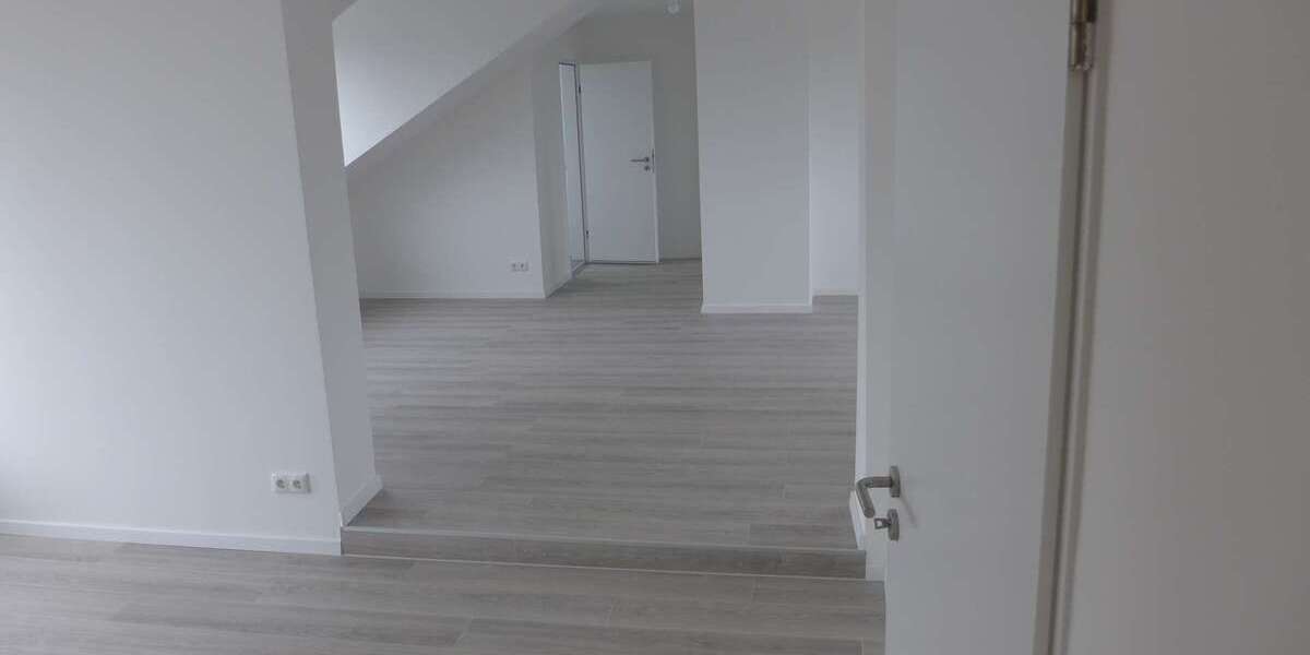 Etagenwohnung Köln Mülheim - 2.5 Zimmer, 84 m&sup2;, 1.000&euro; | Angebot:25978865