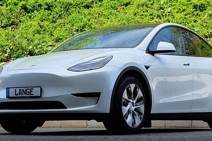 Tesla Model Y 25.600 km 32.980 &euro; Köln 50996