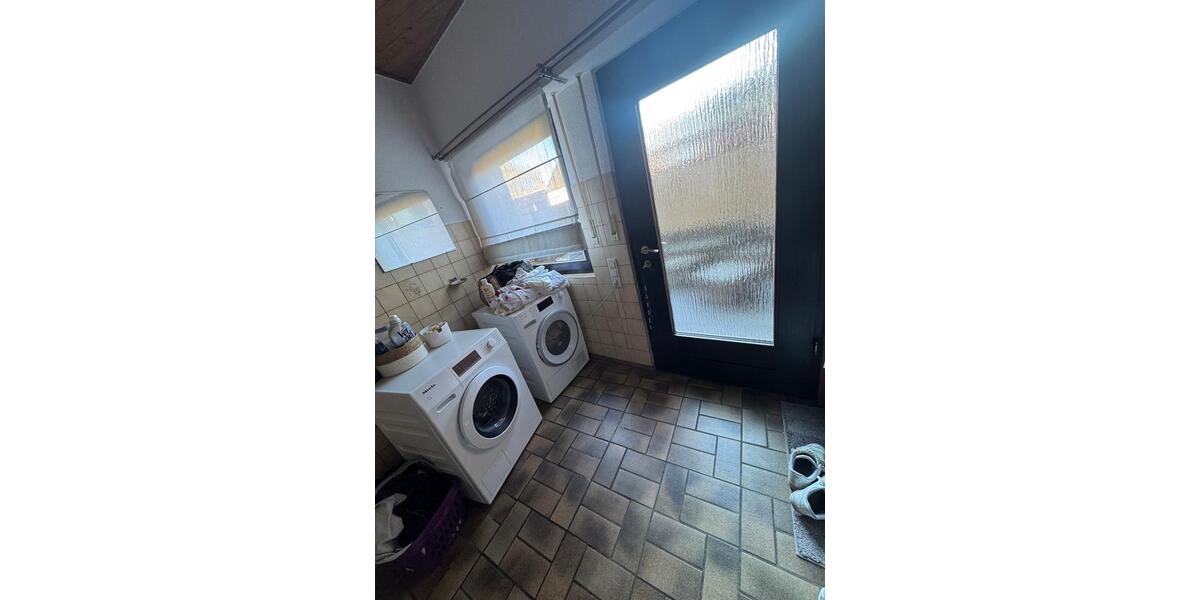 Etagenwohnung Erftstadt - 5 Zimmer, 159 m&sup2;, 1.550&euro; | Angebot:25751622