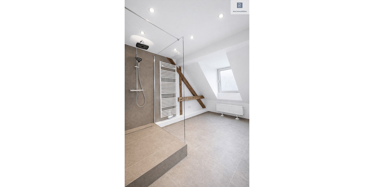 Etagenwohnung Köln Neustadt-Nord - 2 Zimmer, 111 m&sup2;, 2.190&euro; | Angebot:25688978