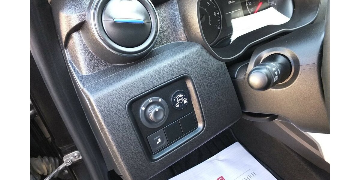 Dacia Duster II CELEBRATION HYBRID NAVI KAMERA 17 ZOLL 63.155 km 12.704 &euro; Köln 50858