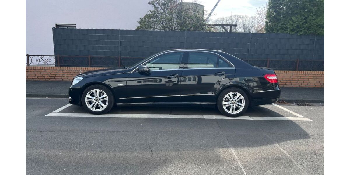Mercedes-Benz E 250 91.000 km 17.400 &euro; Köln 51069
