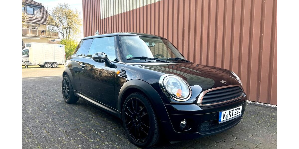 Mini Cooper 67.500 km 7.490 &euro; Köln 51149