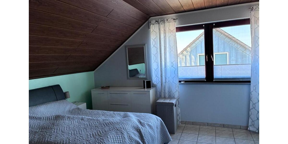 Dachgeschoßwohnung Elsdorf - 3 Zimmer, 120 m&sup2;, 1.500&euro; | Angebot:25103880