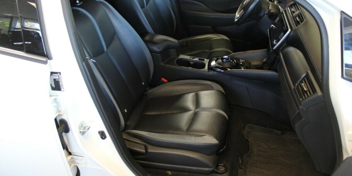 Nissan Leaf 40KWh Tekna 73.565 km 11.980 &euro; Euskirchen 53881