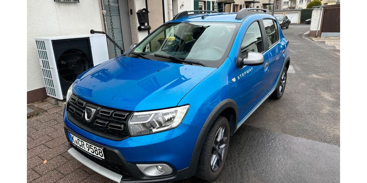 Dacia Sandero 54.000 km 8.200 &euro; Köln 51107