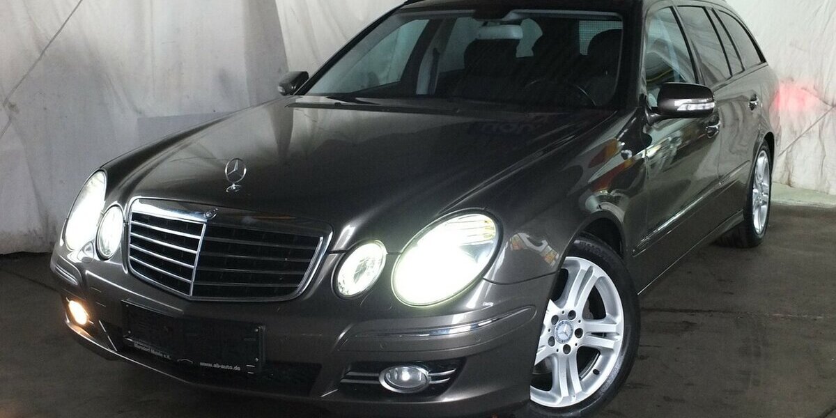 Mercedes-Benz E 230 T AVANTGARDE COMAND EL.DACH/HECKKLAPPE PTS 162.511 km 11.704 &euro; Köln 50858