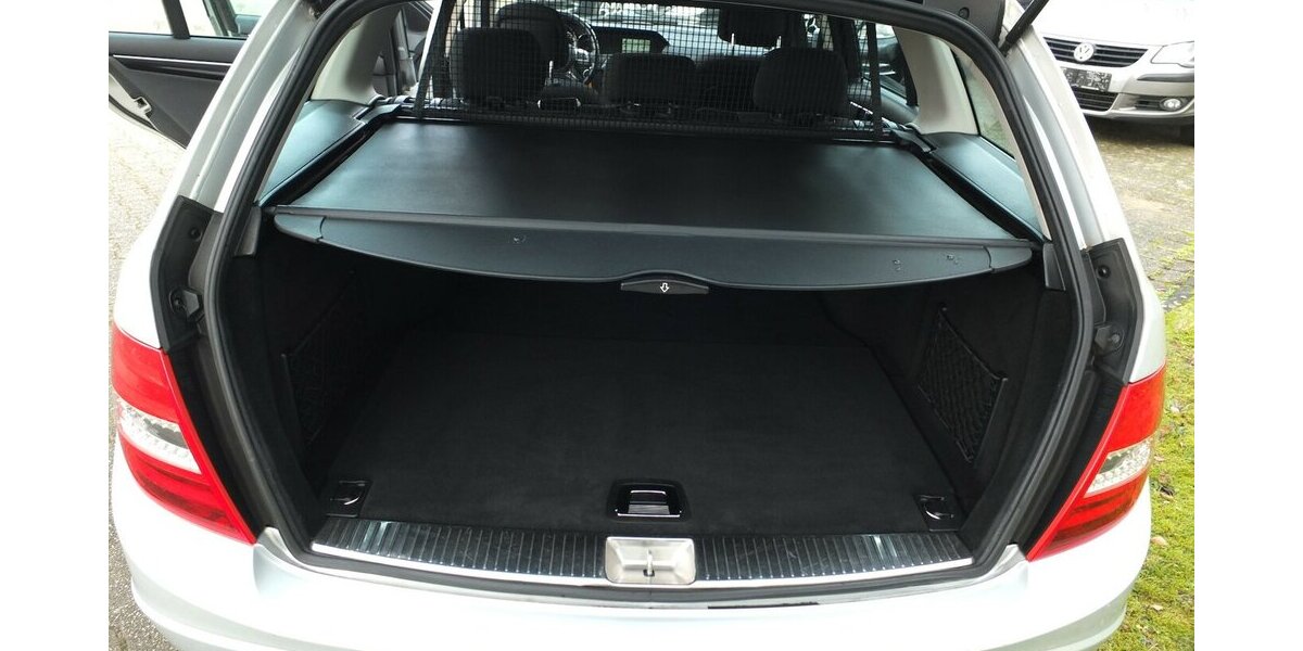 Mercedes-Benz C 180 T CGI BE AUTOM NAVI AHK PARCTRONIC SHZ 149.785 km 11.300 &euro; Köln 50858