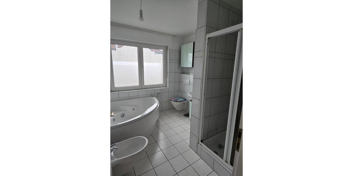 Maisonettenwohnung Bonn Hardtberg - 5 Zimmer, 180 m&sup2;, 1.900&euro; | Angebot:25974847