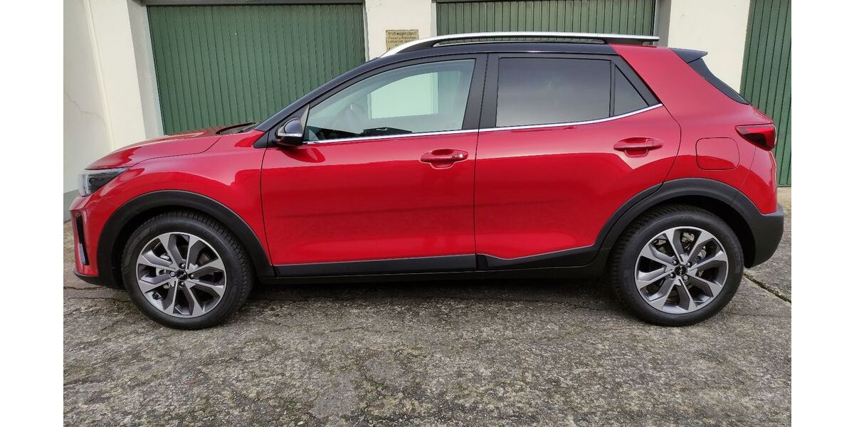 Kia Stonic 36.000 km 17.990 &euro; Köln 50735