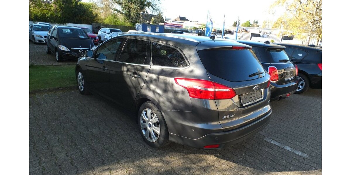 Ford Focus TITANIUM NAVI KLIMAAUTOMATIK EINPARKHILFE 134.288 km 7.798 &euro; Köln 50858