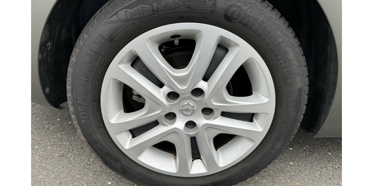 Opel Astra Klima Navi Temp CarPlay GARANTIE 28.000 km 28.000 km 14.900 &euro; Erftstadt 50374