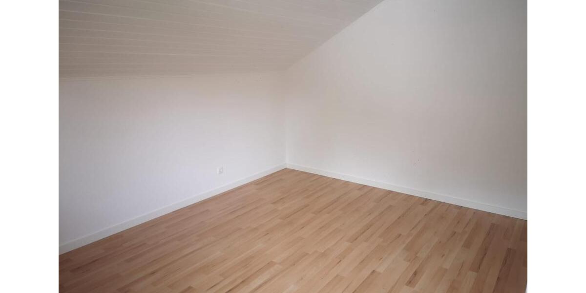 Dachgeschoßwohnung Siegburg - 3 Zimmer, 74 m&sup2;, 990&euro; | Angebot:26005064