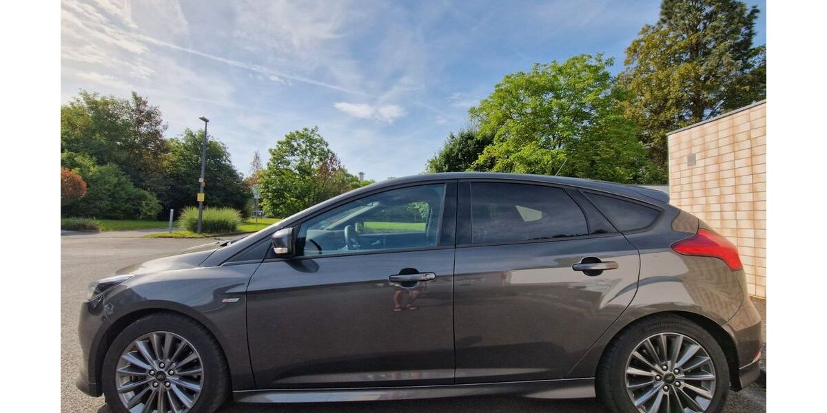 Ford Focus 99.800 km 10.400 &euro; Köln 51105