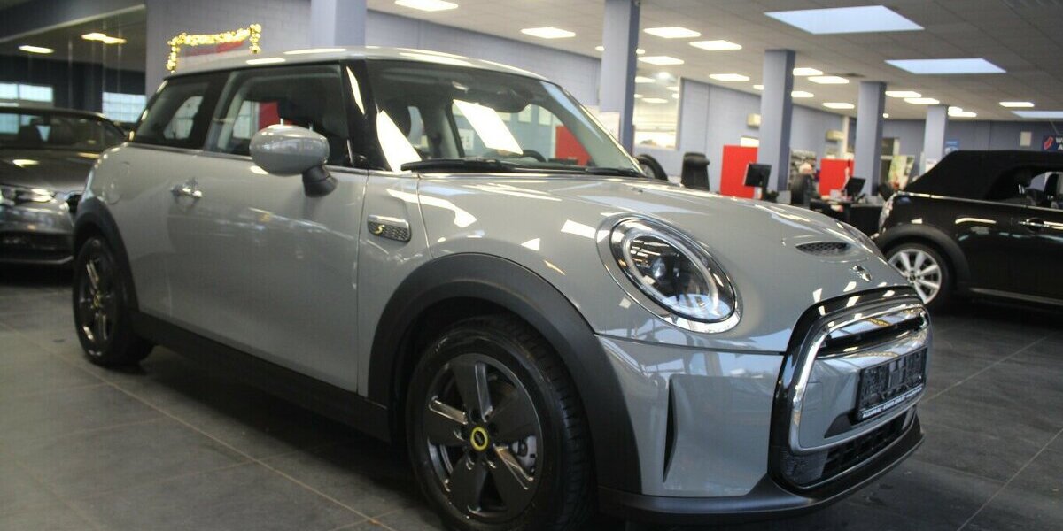 Mini Cooper SE Essential Trim 6.970 km 16.980 &euro; Euskirchen 53881