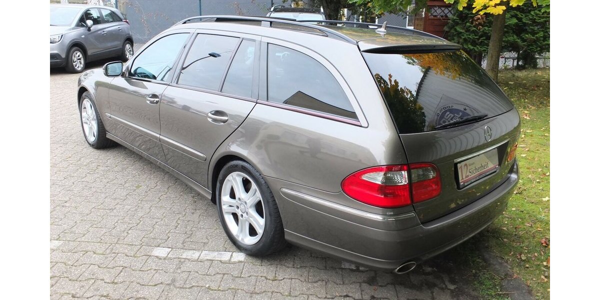 Mercedes-Benz E 230 T AVANTGARDE COMAND EL.DACH/HECKKLAPPE PTS 162.511 km 11.704 &euro; Köln 50858
