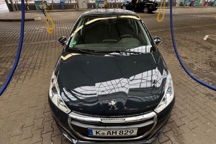 Peugeot 208 145.000 km 6.000 &euro; Köln 50829