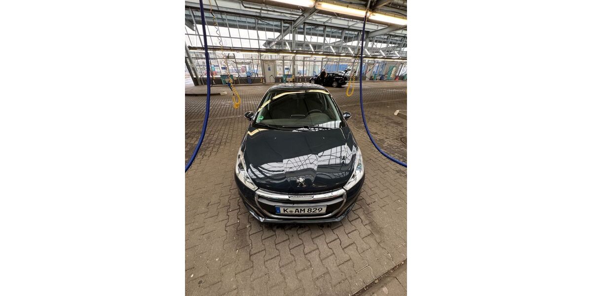 Peugeot 208 145.000 km 6.000 &euro; Köln 50829