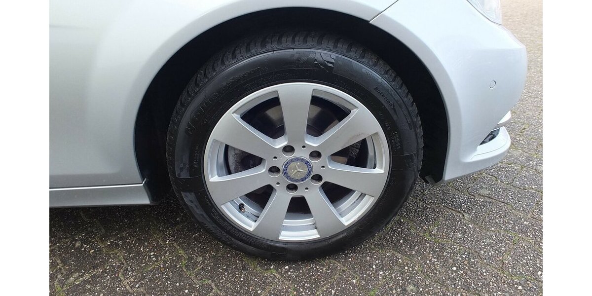 Mercedes-Benz C 180 T CGI BE AUTOM NAVI AHK PARCTRONIC SHZ 149.785 km 11.300 &euro; Köln 50858