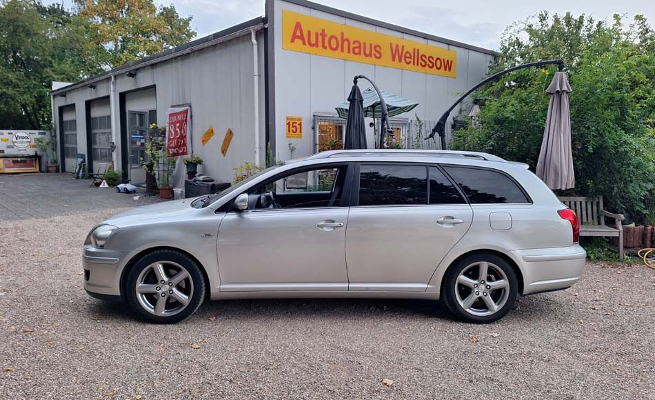 Toyota Avensis 270.000 km 2.690 &euro; Köln Porz 51147