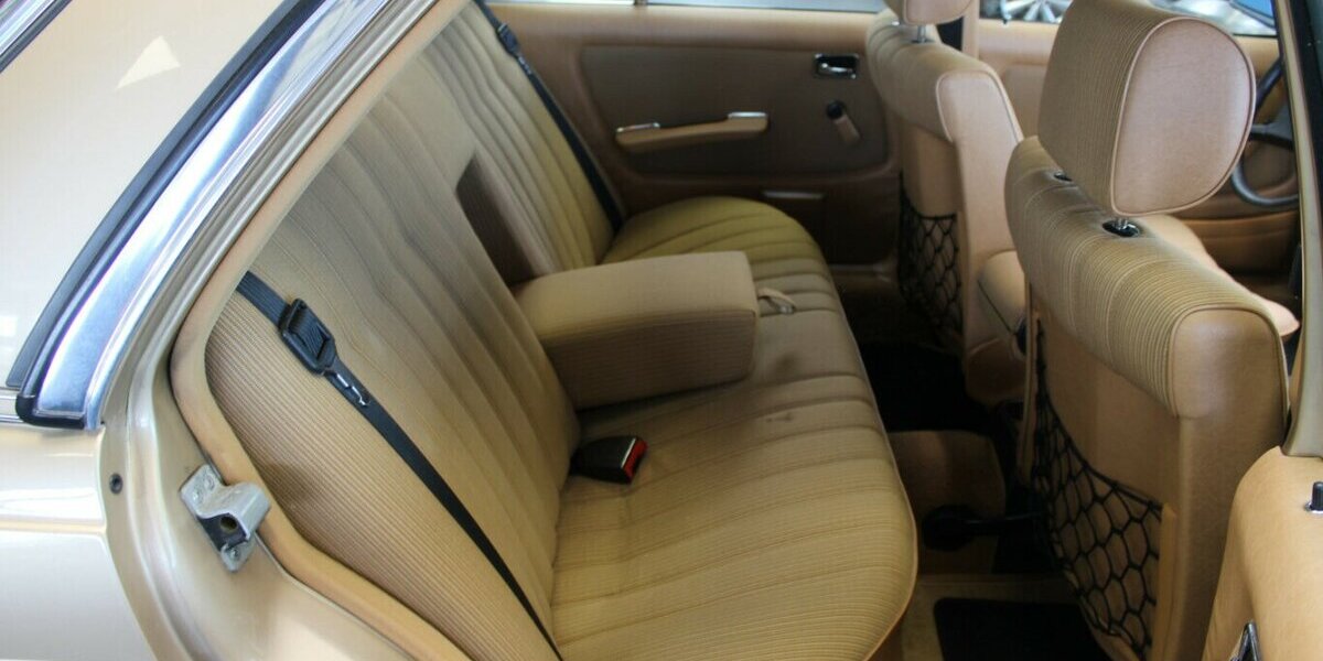 Mercedes-Benz 230 E - AUT. - SCHIEBDACH - ROSTFREI - 121.827 km 12.980 &euro; Euskirchen 53881