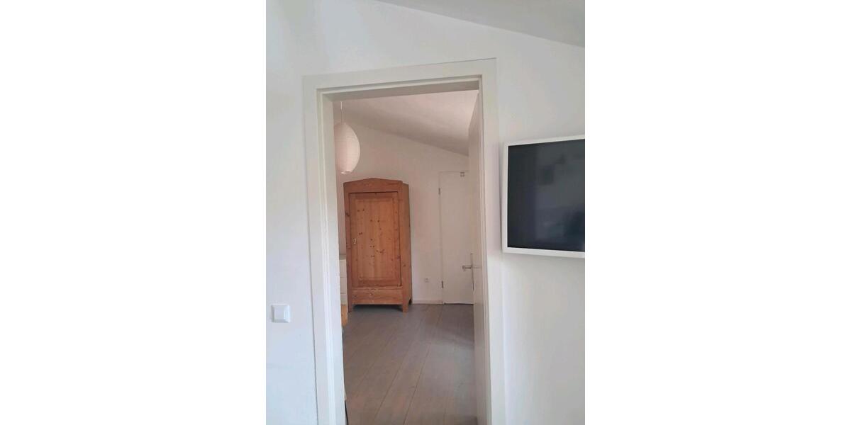 Dachgeschoßwohnung Bonn Poppelsdorf - 1 Zimmer, 32 m&sup2;, 780&euro; | Angebot:25843825