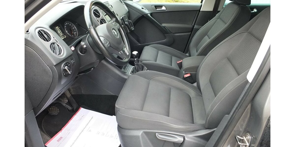 VW Tiguan TEAM orig.ATM ca 52 tkm XENON AHK PARKPILOT 112.432 km 9.698 &euro; Köln 50858