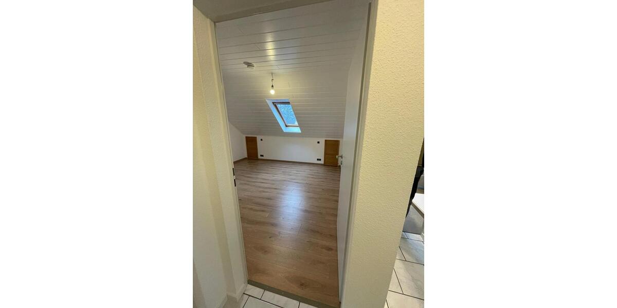 Dachgeschoßwohnung Troisdorf Altenrath - 2.5 Zimmer, 93 m&sup2;, 880&euro; | Angebot:25962569
