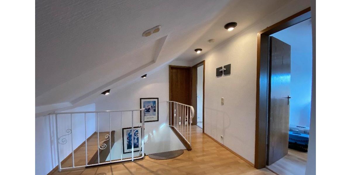 Etagenwohnung Erftstadt - 7 Zimmer, 171 m&sup2;, 2.281&euro; | Angebot:26003682