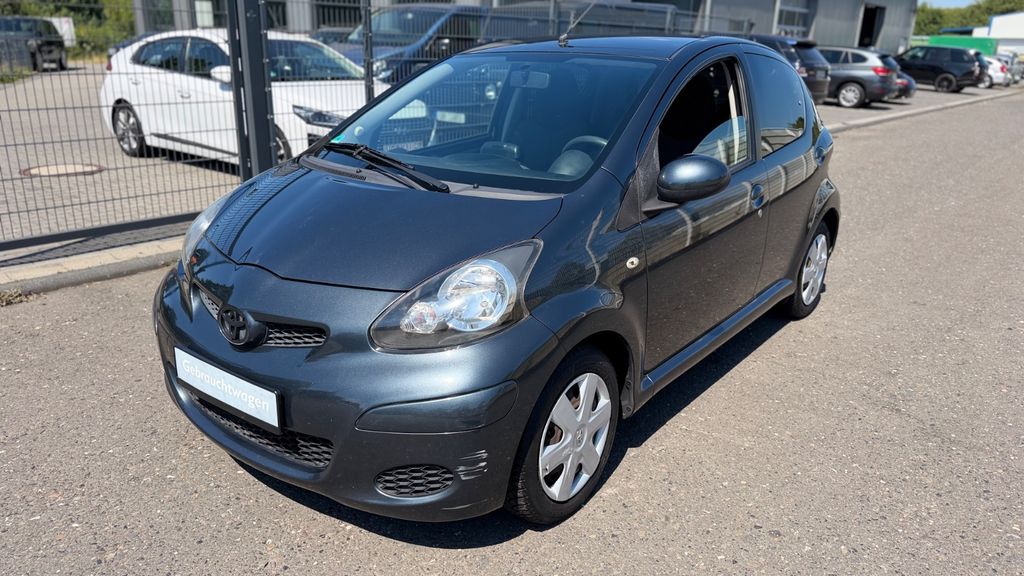 Toyota Aygo (X) 177.000 km 2.500 &euro; Troisdorf (10 km Köln-Bonn Airport) 53842