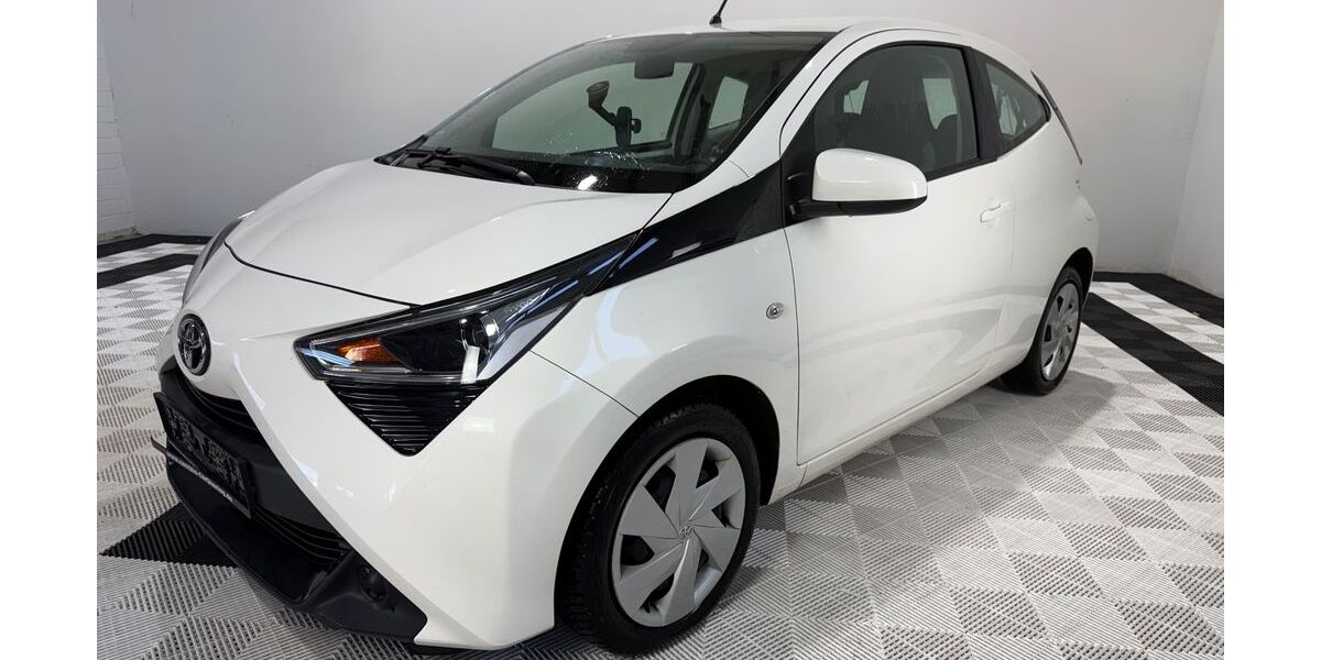 Toyota Aygo (X) 93.206 km 8.329 &euro; Bonn - Dottendorf 53129