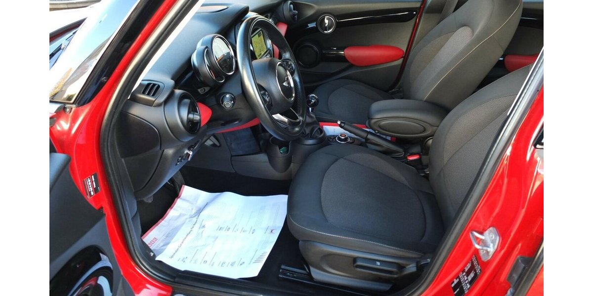 Mini ONE NAVI KLIMAAUT ROTMETALLIC PDC 5-TÜRIG 108.788 km 9.904 &euro; Köln 50858