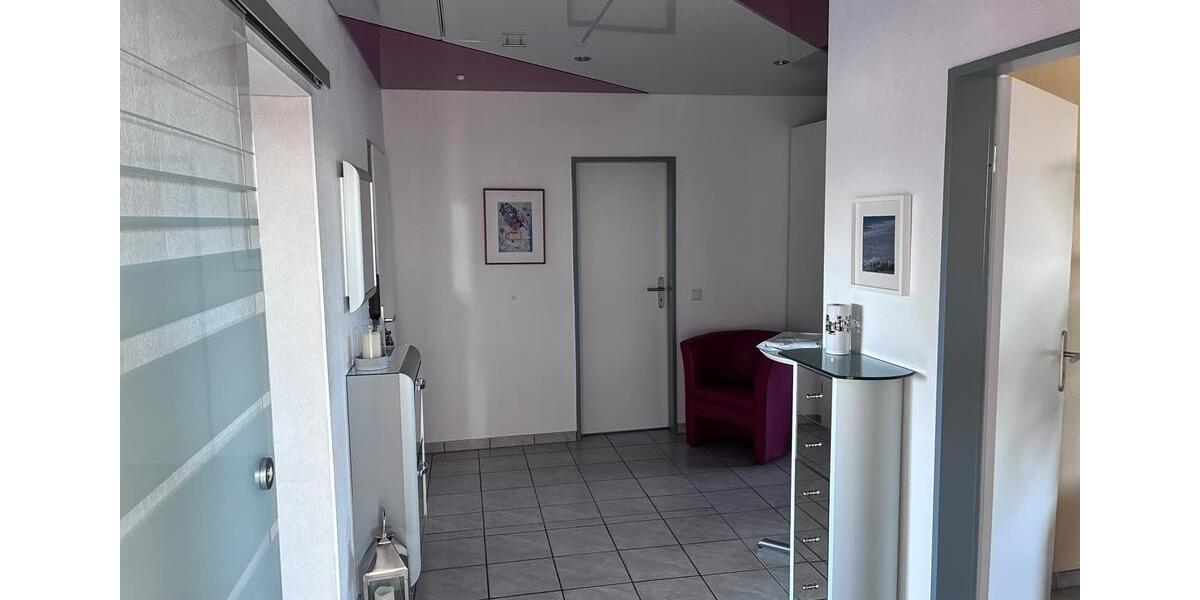 Dachgeschoßwohnung Elsdorf - 3 Zimmer, 120 m&sup2;, 1.500&euro; | Angebot:25103880