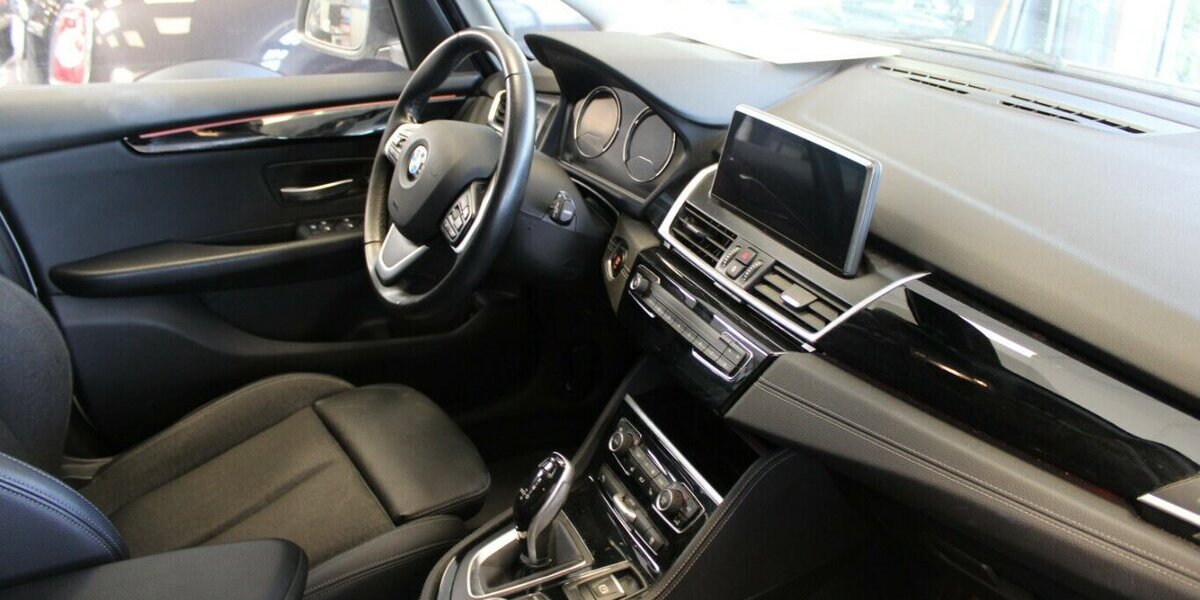 BMW 218 Gran Tourer Aut. Sport Line - Navi - LED - Kam 69.998 km 22.980 &euro; Euskirchen 53881