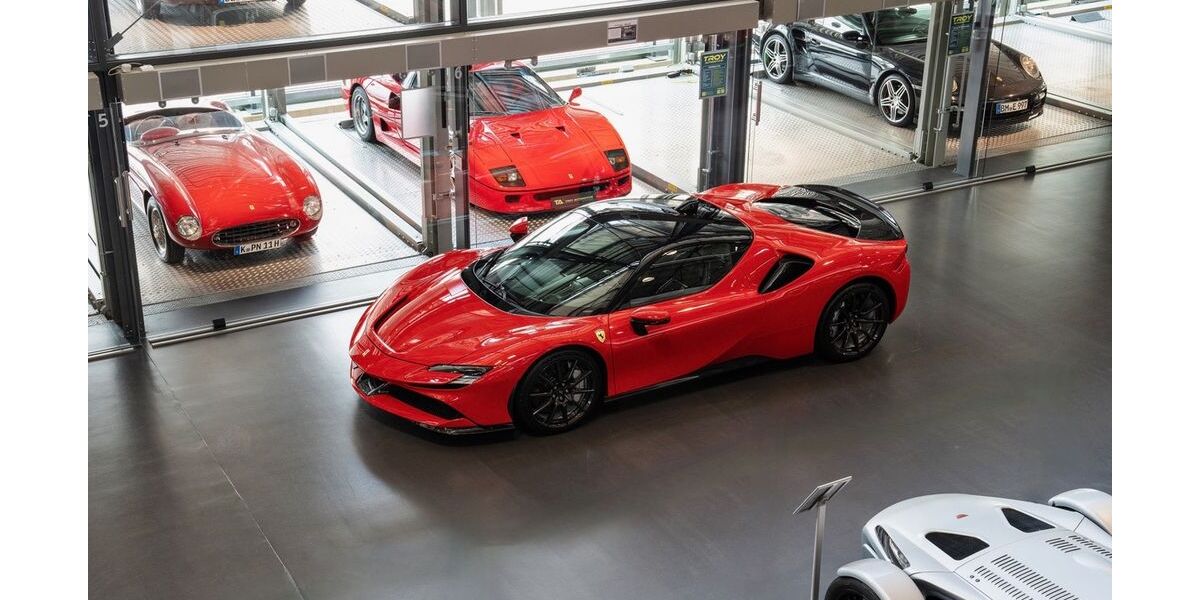 Ferrari SF90 2.310 km 419.000 &euro; Köln 50829