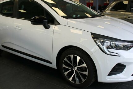 Renault Clio SCe 65 EQUILIBRE 17.461 km 12.980 &euro; Euskirchen 53881