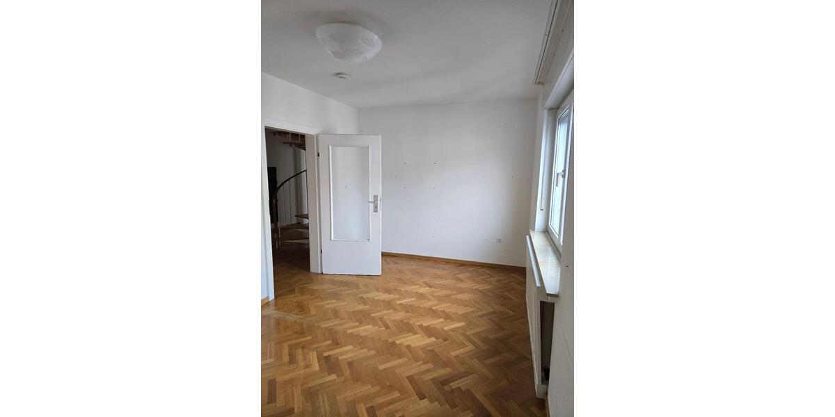 Maisonettenwohnung Bonn Hardtberg - 5 Zimmer, 180 m&sup2;, 1.900&euro; | Angebot:25974847
