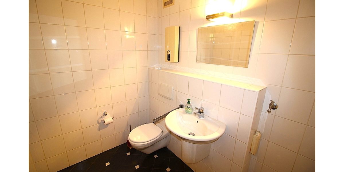 Bezugsfreie, barrierearme und frisch renovierte 2 Zimmer ETW mit Terrasse, Aufzug und TG-Stellplatz. - Etagenwohnung Sankt Augustin | Angebot:25378148