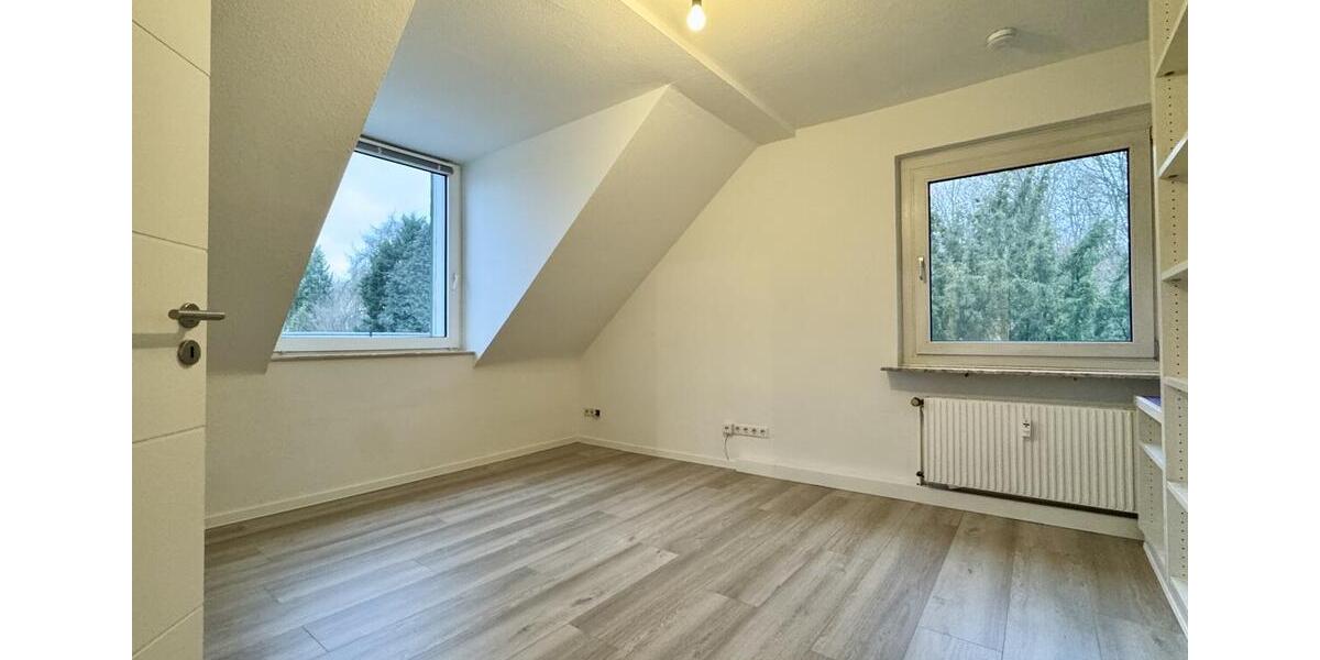 Dachgeschoßwohnung Köln Kalk - 3 Zimmer, 90 m&sup2;, 1.200&euro; | Angebot:25310069