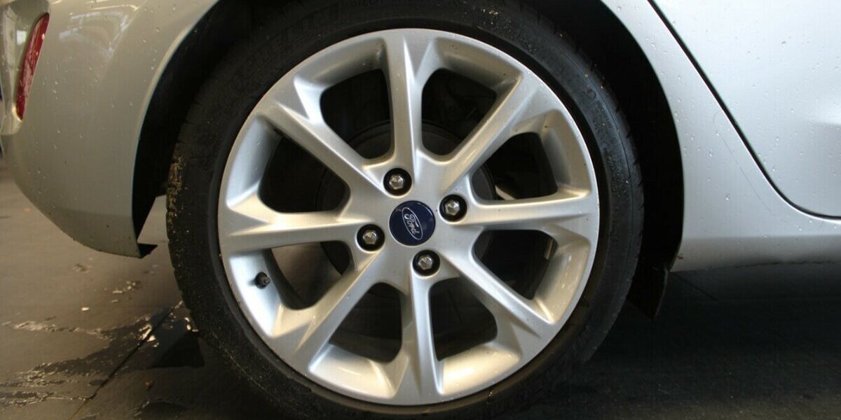 Ford Fiesta 1.0 EcoBoost S&S TiTANIUM 63.854 km 10.780 &euro; Euskirchen 53881