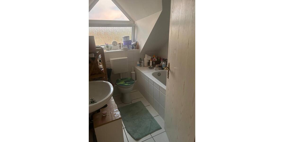 Dachgeschoßwohnung Bergheim - 3 Zimmer, 80 m&sup2;, 1.150&euro; | Angebot:25867953