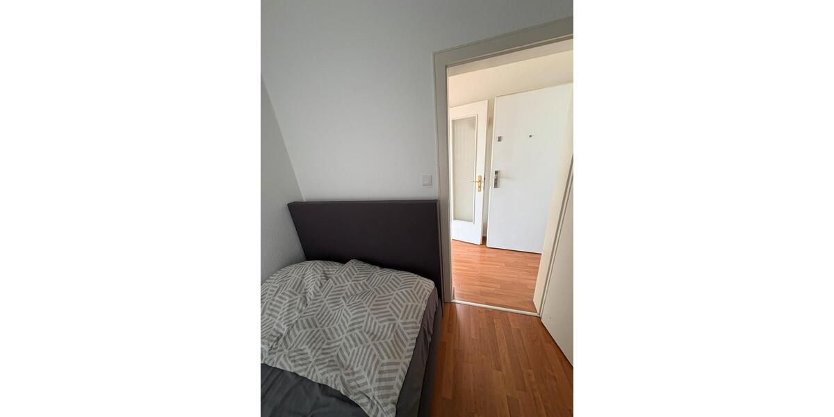 Dachgeschoßwohnung Köln - 2 Zimmer, 37 m&sup2;, 900&euro; | Angebot:25718248