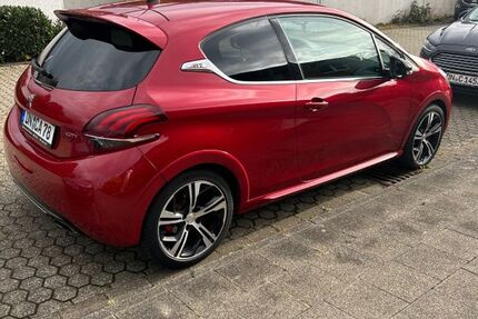 Peugeot 208 122.000 km 9.900 &euro; düren 52349