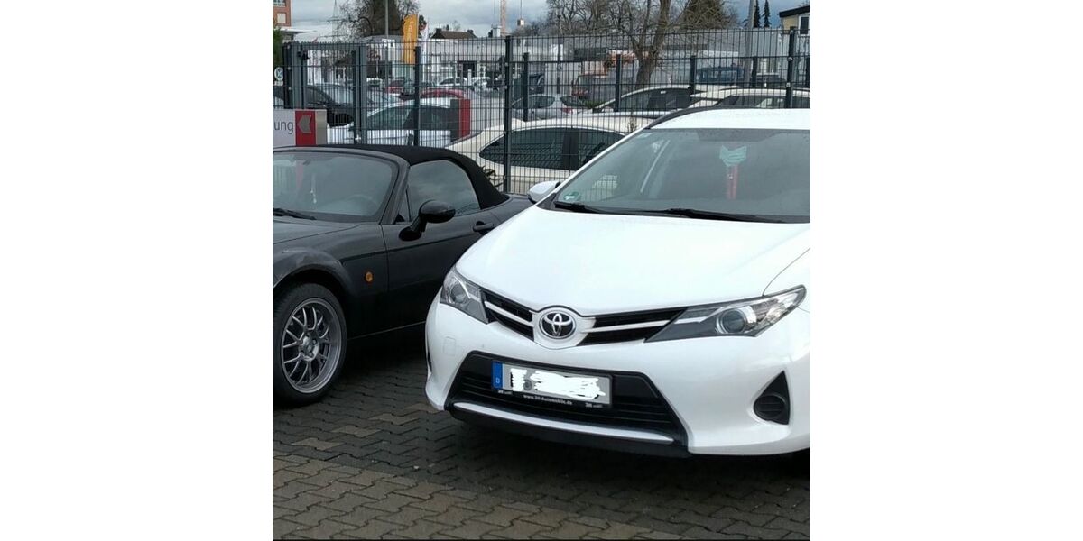 Toyota Auris 118.000 km 7.300 &euro; Niederkassel 53859