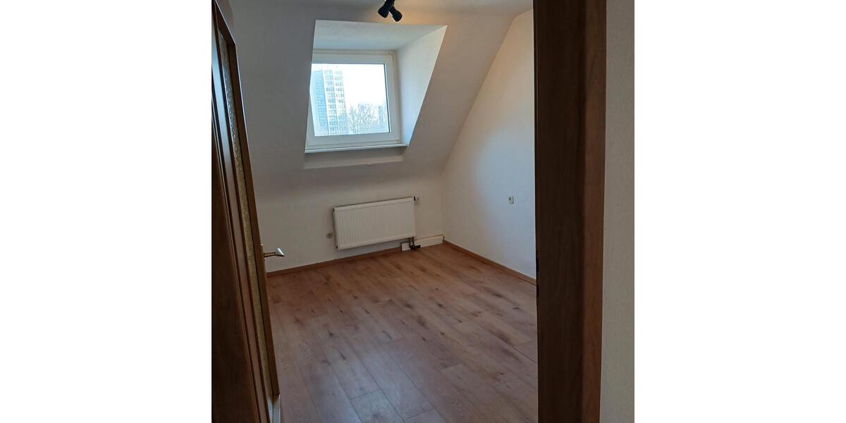 Dachgeschoßwohnung Köln Kalk - 3 Zimmer, 45 m&sup2;, 700&euro; | Angebot:25340193