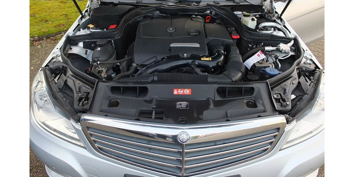 Mercedes-Benz C 180 T CGI BE AUTOM NAVI AHK PARCTRONIC SHZ 149.785 km 11.300 &euro; Köln 50858