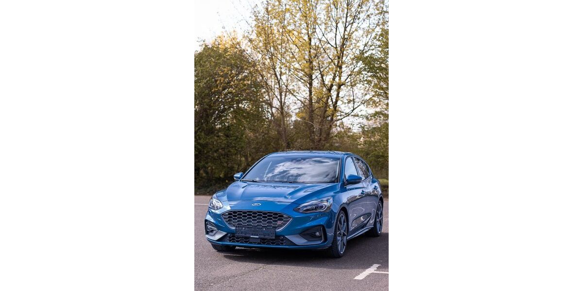 Ford Focus 35.000 km 22.800 &euro; Brühl 50321